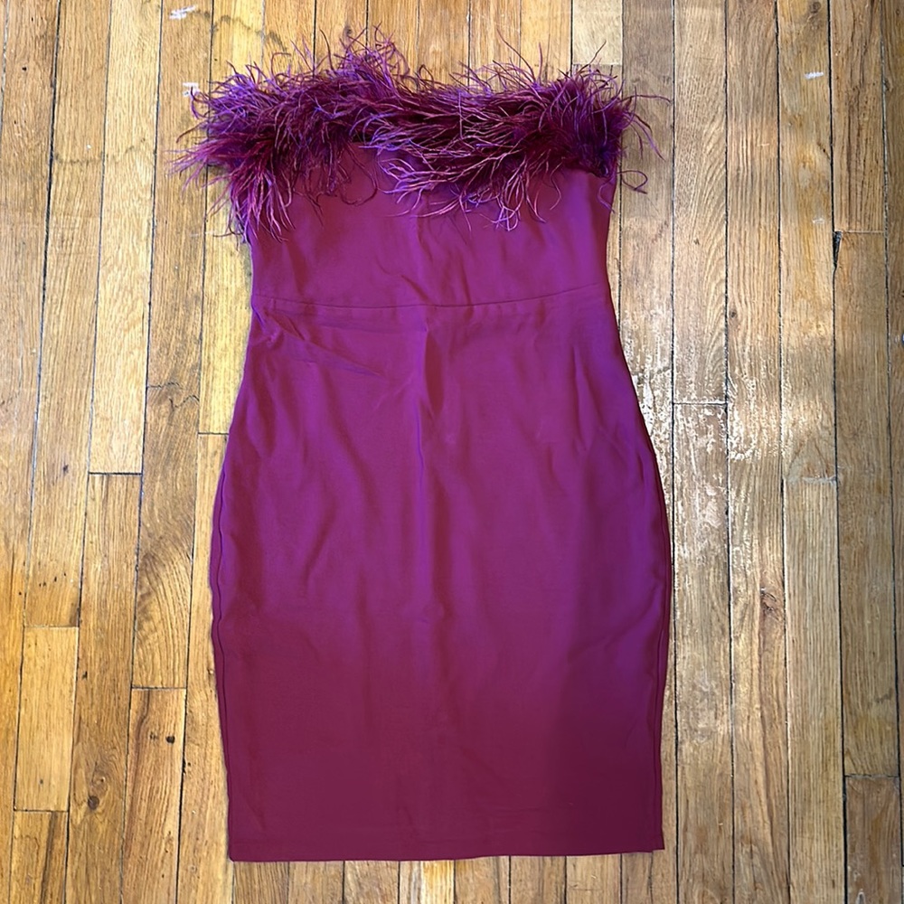 Bebe. Size: M. Color: burgundy
